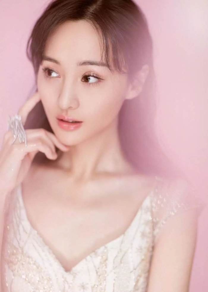 杨紫被黑了?倪妮感情的料?李易峰地位尴尬?